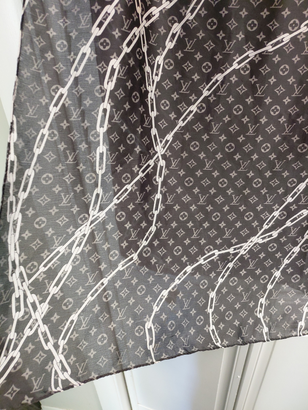 Designer Luxury-Inspired Black And White Chain Print Silk Scarf - Picture 8 of 8